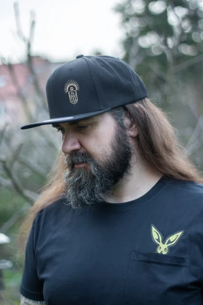 T-Shirt Kingdom Come: Deliverance II - Hase in der Tasche