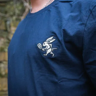 T-Shirt Kingdom Come: Deliverance II - Such-Hase (Stickerei)